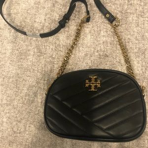 Tory Burch KIRA CHEVRON SMALL CAMERA BAG